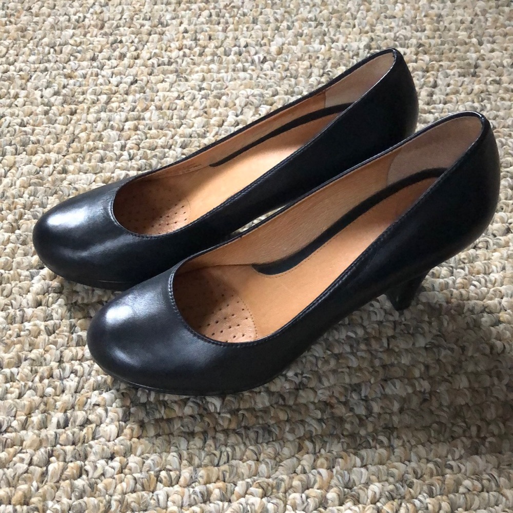 EUC Comfortable black heels
